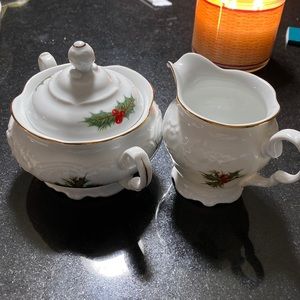 Royal Kent Poland Holly and Berries Sugar Bowl and creamer white red, gr…